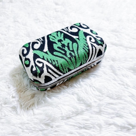 Tylie Malibu Ikat Woven Clutch Crossbody Bag Black White Green OS